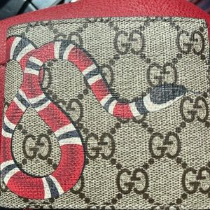 Mens gucci wallet also comes with limited Addition gucci bag